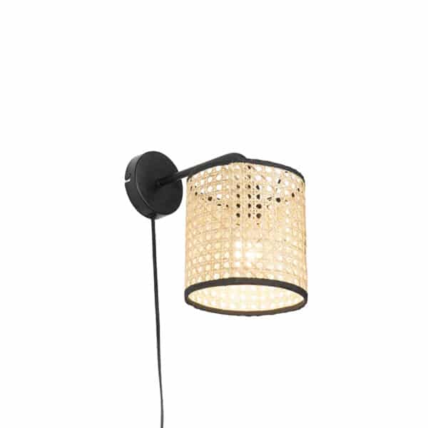 QAZQA Landwandlampe schwarz mit Rattanschirm - Kata